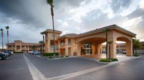 Гостиница Best Western Inn & Suites Lemoore  Лемур